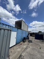 5464.13 =&gt; 6 Raum- und Materialcontainer, davon 1 Stück 2-fach mit diversen Inhalten wie Einrichtungsgegenständen