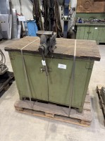 5473.23 =&gt; 1 Werkbank mit Schraubstock