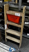 4932.1196 =&gt; 1 Holzstehleiter, 4-sprossig