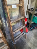 5467.67 ➤ 1 Holzstehleiter, 4-sprossig