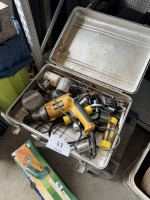 5506.48 => 1 Bohrmaschine DeWalt mit diversen Bohrkronen