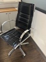 5449.16 =&gt; 1 Drehstuhl mit Armlehnen, Leder