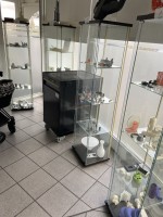 5524.1        ==&gt;.   8 Vitrinen