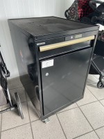 5524.8        ==&gt;.   2 Metallwerkzeugschränke Lista, fahrbar