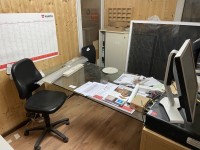 5527.1 => 1 Pos. Einrichtungsgegenst&auml;nde bestehend aus 2 Tischen, 2 Drehst&uuml;hlen und diversen Aktenschr&auml;nken