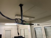 5280.86 => 1 Beamer acer QWX1110 mit Deckenhalterung und Leinwand auf Stativ