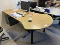 5555.3    =>     1 Winkelschreibtisch  mit Aktenrollcontainer