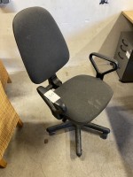 5555.5    =>     1 Drehstuhl mit Armlehnen