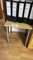5562.22 => 1 Pos. Einrichtungsgegenst&auml;nde bestehend aus Schreibtisch-Insel mit 2 Aktenrollcontainern, 5 Aktenschr&auml;nken, niedrig, 2 Beistelltischen und 2 Drehst&uuml;hlen mit Armlehnen (NACH FREIGABE)