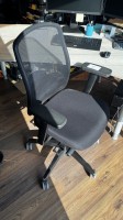 5592.6 => 1 Drehstuhl mit Armlehnen