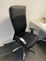 5571.6 => 1 Drehstuhl mit Armlehnen