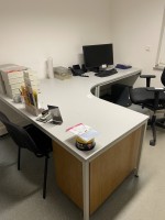 5571.36 => 1 Winkelkombination mit Aktenrollcontainer