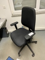 5571.37 => 1 Drehstuhl mit Armlehnen