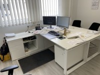 5595.24 => 1 Winkelkombination mit Aktenrollcontainer und Kommode