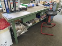 5595.114 => 1 Arbeitstisch mit 2 Ausz&uuml;gen, Ablageboden und Arbeitshocker