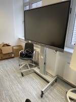 5594.30 => 1 Interaktives Whiteboard heinekingmedia DT-65A11-L30 HM, auf Medienwagen Conen mounts, h&ouml;henverstellbar