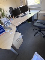 5627.27    =>   1 Schreibtisch, elektr. h&ouml;henverstellbar mit Aktenrollcontainer und Besucherecke
