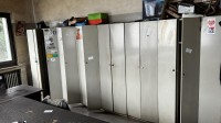 5569.23 => 1 Pos. Einrichtungsgegenst&auml;nde bestehend aus 14 Spinden, 2-t&uuml;rig, 3 Tischen mit 12 Besucherst&uuml;hlen, K&uuml;hlschrank etc.