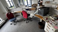 5618.3 => 1 Annahmetresen, ca. 1x3x2 lfd. m mit R&uuml;ckschreibtisch