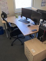 5627.25    =>   1 Winkelschreibtisch mit Aktenrollcontainer