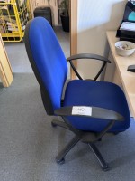 5627.40    =>   1 Drehstuhl mit Armlehnen