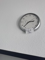 5634.21 => 1 Wanduhr