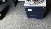 5618.30 => 2 Schreibtischinseln mit 2 Aktenrollcontainern