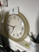5636.8 => 1 Wanduhr