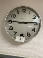 5621.1 => 1 Wanduhr