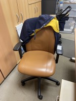 5621.9 => 3 Drehst&uuml;hle mit Armlehnen
