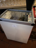 5670.18 => 1 Glasdeckelgefriertruhe