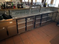 5670.20 => 1 K&uuml;hltheke, ca. 4 lfd. m