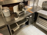 5670.34 => 1 Edelstahlarbeitstisch mit Unterschrank
