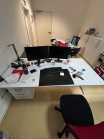5385.845 => 1 Schreibtisch mit Aktenrollcontainer
