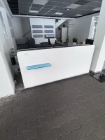 5589.1 => 1 Empfangstheke, ca. 2,5 lfd. m mit Schreibtisch