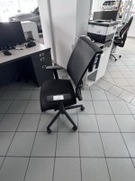 5589.2 => 1 Drehstuhl mit Armlehnen