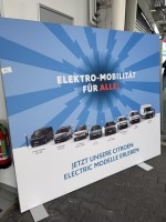 5589.21 => 2 Werbeaufsteller mit Alu-Rahmen