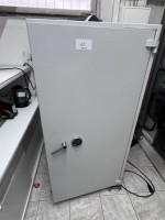 1 armoire de sécurité Inter Sicherheits Service Sp.zo.o modèle Osnabrück-Melle, année 08/2017 avec serrure à code