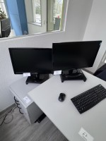 2 широкоформатных TFT-монитора