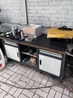 1 workbench with vice, 4 pneumatic impact wrenches and cordless screwdriver