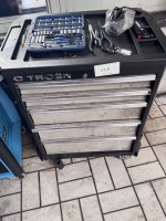 1 gereedschapskar met klein gereedschap