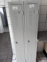 1 Pos. Spinde, 3 Stück 1-türig, 2 Stück 2-türig, je 1 Stück 3- und 4-türig