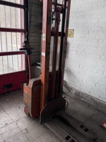 Electric mast forklift Lafis LLC 10, year 1981, capacity 1000 kg (weak battery) with charger