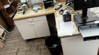 5690.2 => 1 Annahmetresen, ca. 1,5 x 1,5 m mit Packstation (Eigenbau)