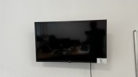 5590.8 => 1 Flachbildfernsehger&auml;t LG, 32 Zoll mit Wandhalterung