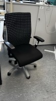 5590.29 => 1 Drehstuhl mit Armlehnen - Abholung nach Freigabe &minus;