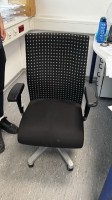 5590.31 => 1 Drehstuhl mit Armlehnen - Abholung nach Freigabe &minus;