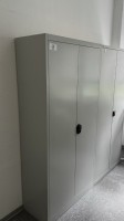 2个金属档案柜