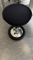 1个坐凳
