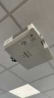 1 台 Hitachi CP-WX4022WN 3 LCD 投影仪,含吊顶支架 - 批准后自取